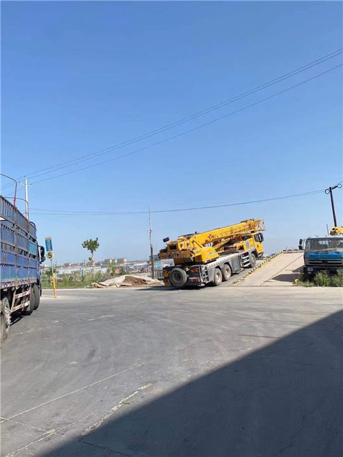 九龙县25吨吊车的租赁价格大概是多少？