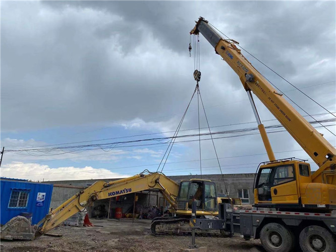 九龙县25吨吊车的工作半径是多少？